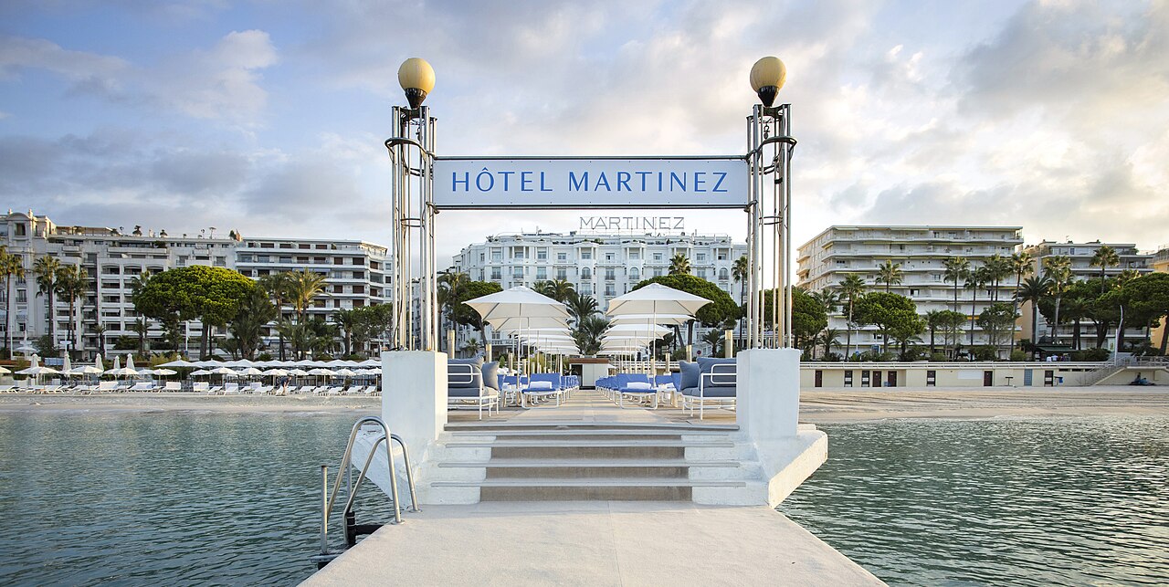 La Croisette et le ponton du Martinez à Cannes